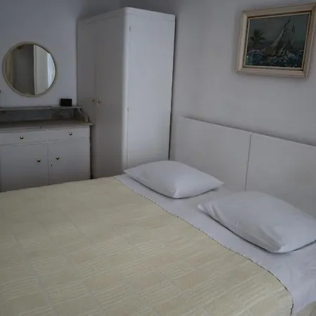 Holidays Apartment Lastovo